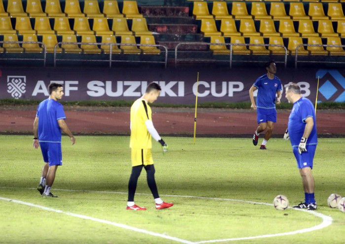 Việc đội tuyển Philippines tập buổi thứ hai trên mặt sân Panaad trước vòng bán kết AFF Suzuki Cup 2018 là hoàn toàn sai quy định và có thể bị xếp vào hình thức tập chui.