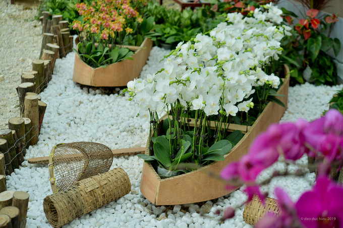 Các chủ đề như nông nghiệp, tre Việt vốn rất thân thuộc với người dân cũng được thể hiện bằng hoa tươi tạo nên những điểm nhấn ấn tượng cho lễ hội.