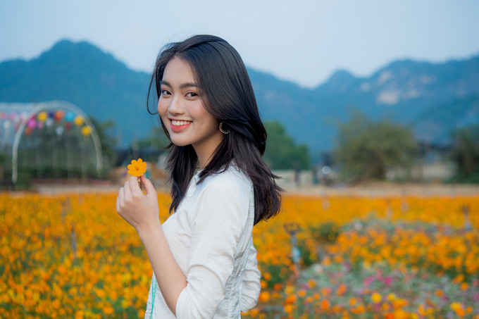 Tại lễ hội hoa Tết 2019 ở Ninh Bình cũng là cơ hội để cho các bạn trẻ check-in bên cạnh các loài hoa khoe sắc.