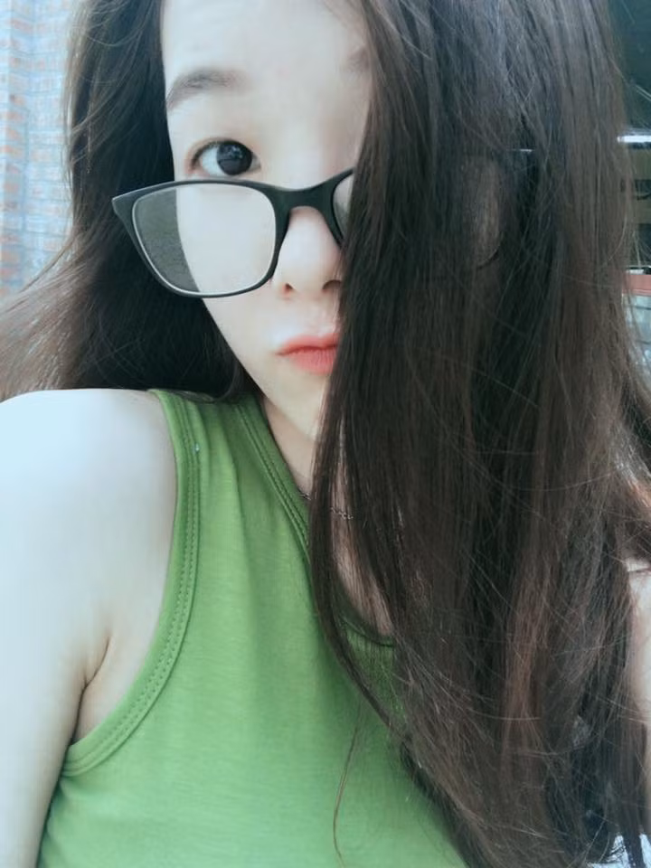 Sau khi những hình ảnh mới của mình được đăng tải, Lương Thị Hà thẳng thắn chia sẻ rằng, bản thân cô là một nữ sinh ngành Y, cô cũng đủ chín chắn và mạnh mẽ để quyết định số phận của mình.