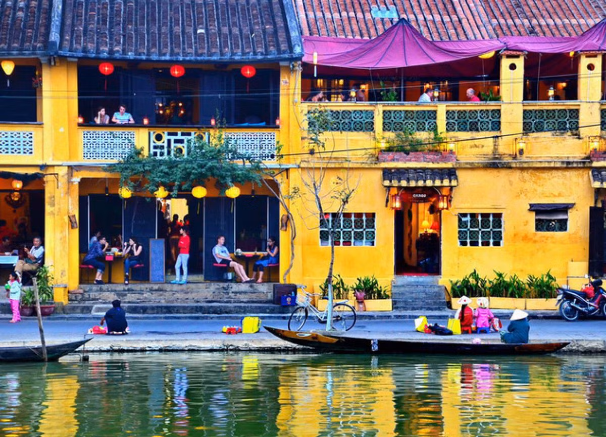 Đô thị cổ Hội An cũng là đại diện duy nhất của khu vực Đông Nam Á góp mặt trong danh sách này của CNN. Đồng thời cũng là đại diện thứ 2 của khu vực châu Á (cùng với Cố đô Kyoto của Nhật Bản) lọt vào danh sách bình chọn của CNN.