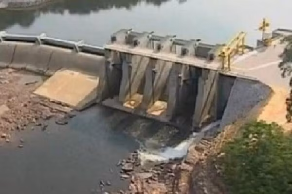 Những hình ảnh trong đoạn clip ngay lập tức chạm đến lòng thương cảm của dân mạng, rất nhiều lời chia buồn sâu sắc tới nhân dân nước bạn Lào bởi sự cố vỡ đập thủy điện này.