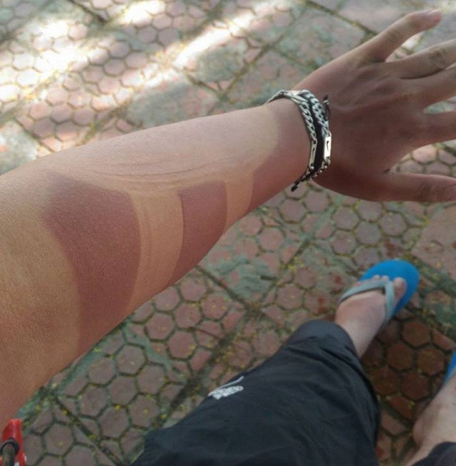 Đeo đồng hồ đo thể lực và giờ thì biến hình thành "Ben 10".