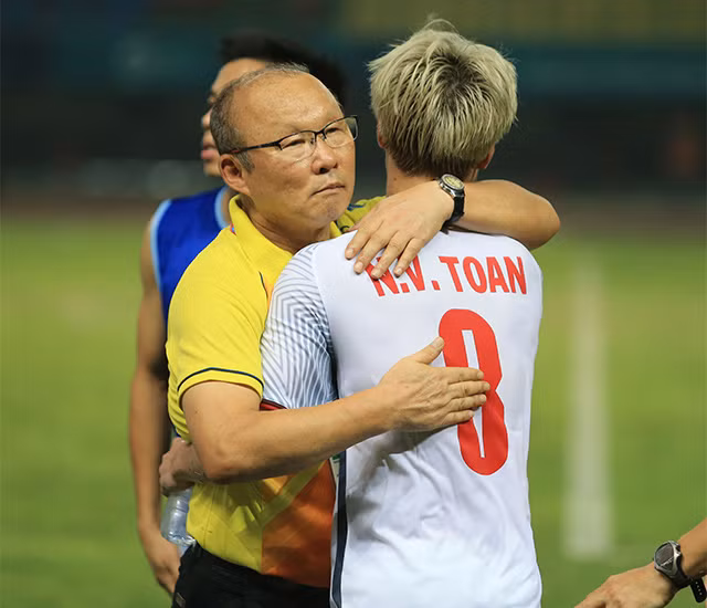 Hy vọng, "gã đầu bạc" Văn Toàn sẽ trở lại với phong độ tốt nhất cho Asian Cup 2019 sắp tới.