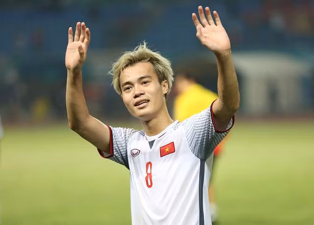 Nhiều người nhận xét, màu tóc bạch kim của Văn Toàn khiến không ít fan nữ "rụng trứng" đợt ASIAD 2018 vừa qua.