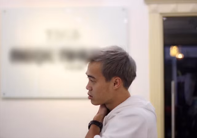 Cụ thể, sau khi được xả trại về với gia đình, tiền đạo Văn Toàn đã đi nhuộm tóc để chuẩn bị cùng các đồng đội lên tập trung cho chiến dịch Asian Cup 2019