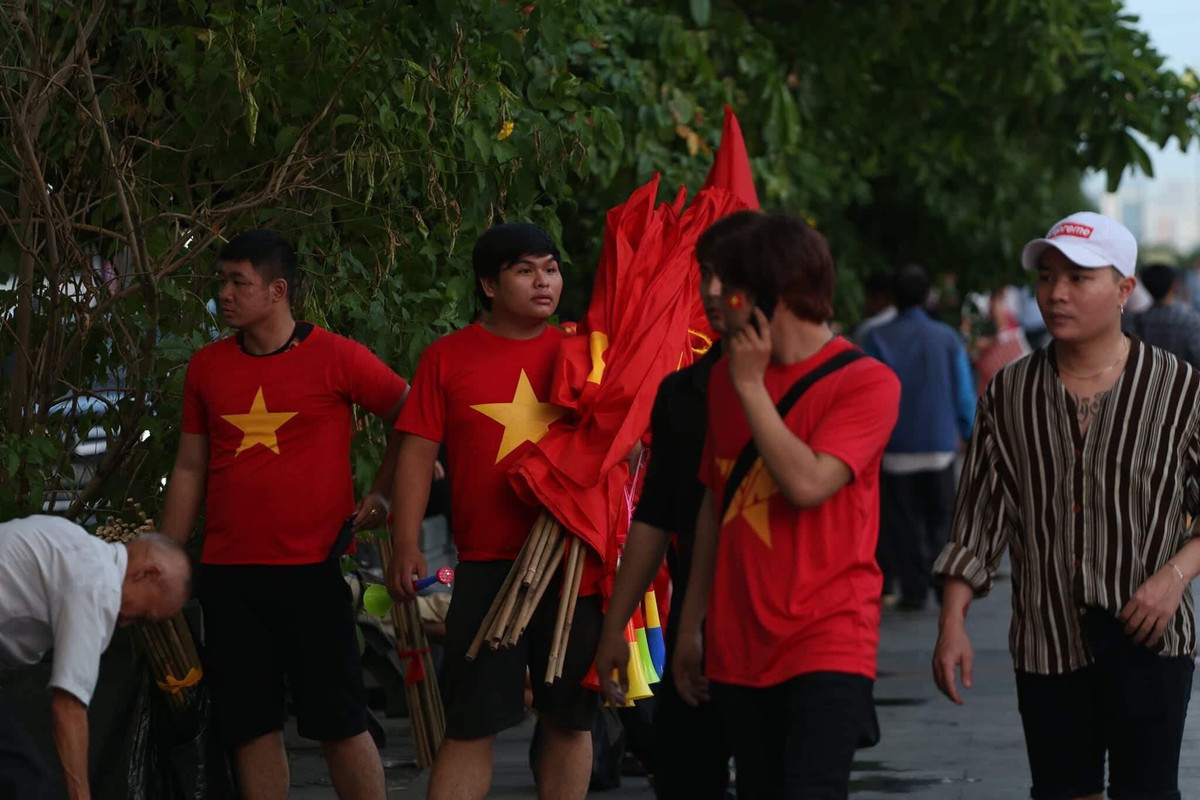 Quang Hai, Cong Phuong lap cong, Viet Nam hien ngang tien vao chung ket AFF Cup-Hinh-12