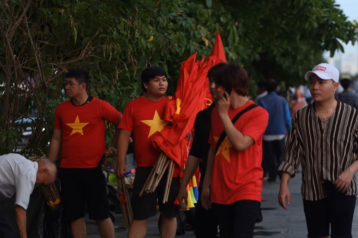 Quang Hai, Cong Phuong lap cong, Viet Nam hien ngang tien vao chung ket AFF Cup-Hinh-12