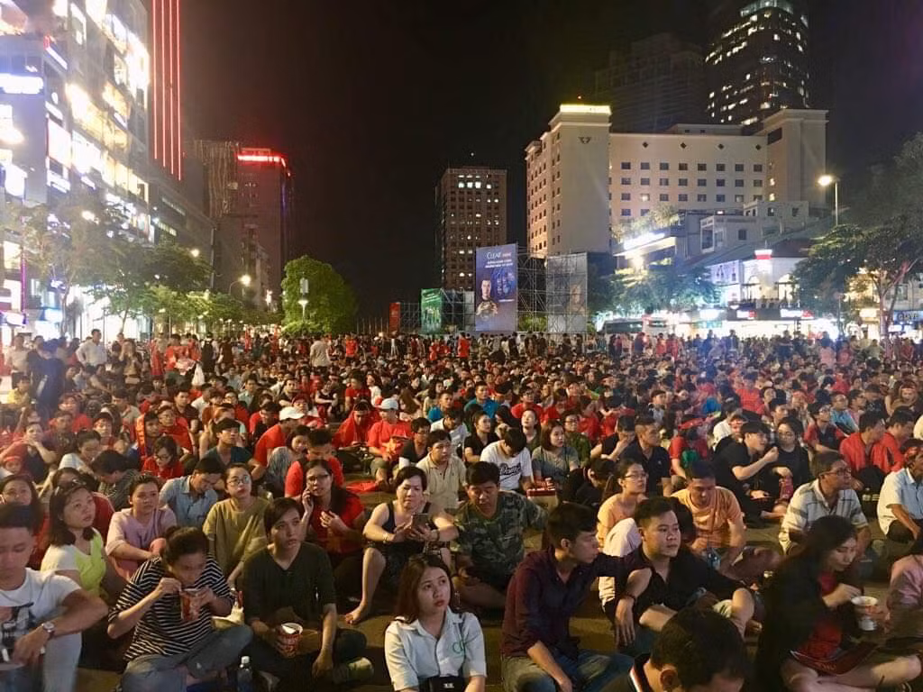 Quang Hai, Cong Phuong lap cong, Viet Nam hien ngang tien vao chung ket AFF Cup-Hinh-10