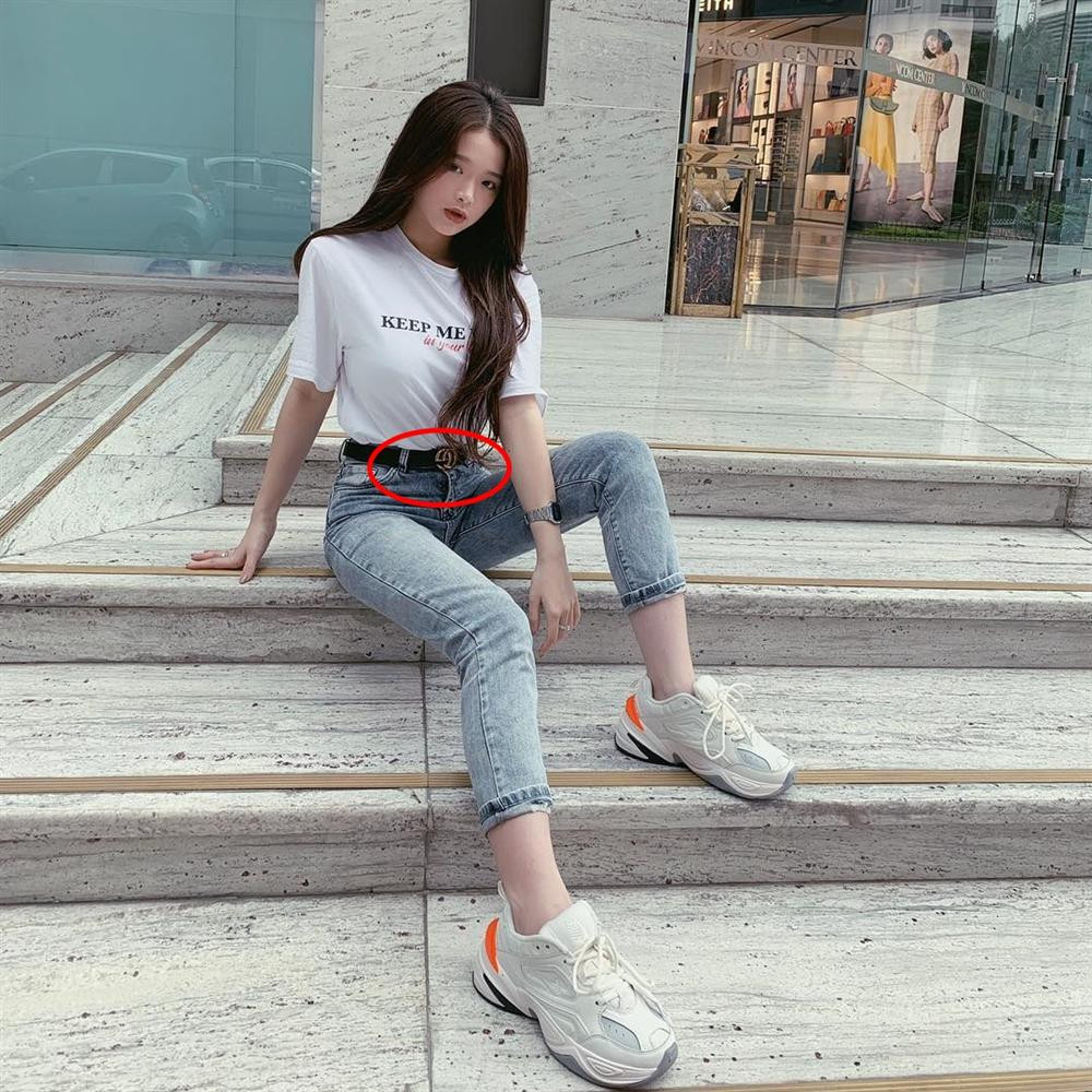 Bao nhiêu công sức sắm hàng hiệu mà lại bị tố kém sang Linh Ka làm mất đi giá trị của món đồ.