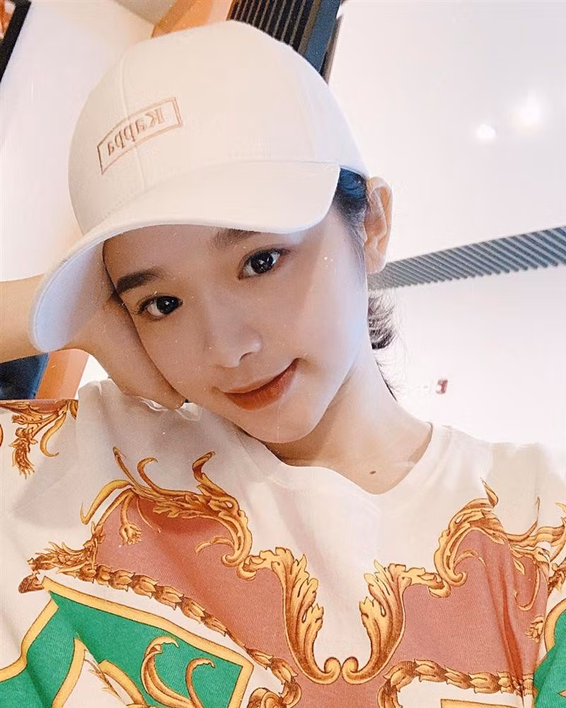 Dù tài năng còn gây tranh cãi nhưng độ phủ sóng đến giới trẻ của Linh Ka lại càng khủng khiếp. Cô nàng hot girl sinh năm 2002 này đã ý thức được mình đang dần trở thành người công chúng nên cô nàng bắt đầu chú ý đến vẻ ngoài nhiều hơn.