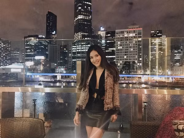 Trả lời các fan khi có chuyến du hý tại Australia, Milan Phạm nói:"Ở những nước khác châu Á nhà hàng Việt Nam rất ít. Còn ở Úc cứ ra đường là vài con đường lại thấy nhà hàng Việt Nam. Nên dù đi xa nhưng cảm giác vẫn như ở nhà".