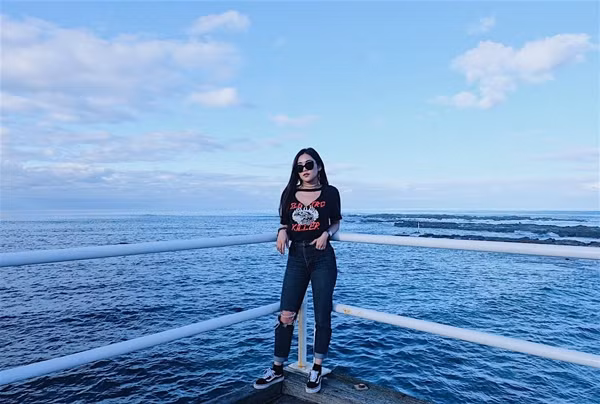 Bên cạnh đó, cô nàng có thân hình được xem là nóng bỏng nhất showbiz Việt này cũng chia sẻ rằng: "Mỗi khi đi tới một nước lại có một cảm xúc khác nhau. Đây là lần đầu tiên Milan đi xa mà lâu như thế này, hơn một tháng trời".