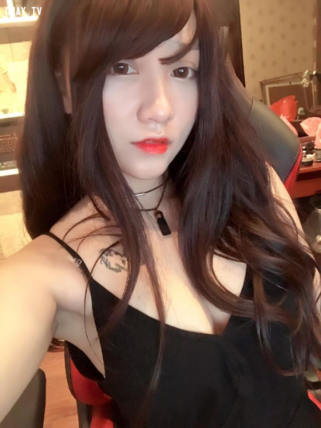 Đặc biệt, giữa ồn ào đó cư dân mạng lan truyền thông tin Kiều Anh Hera và một chàng trai có clip nóng. Cụ thể, cô bị một người dọa tung hình ảnh nhạy cảm lên mạng xã hội.