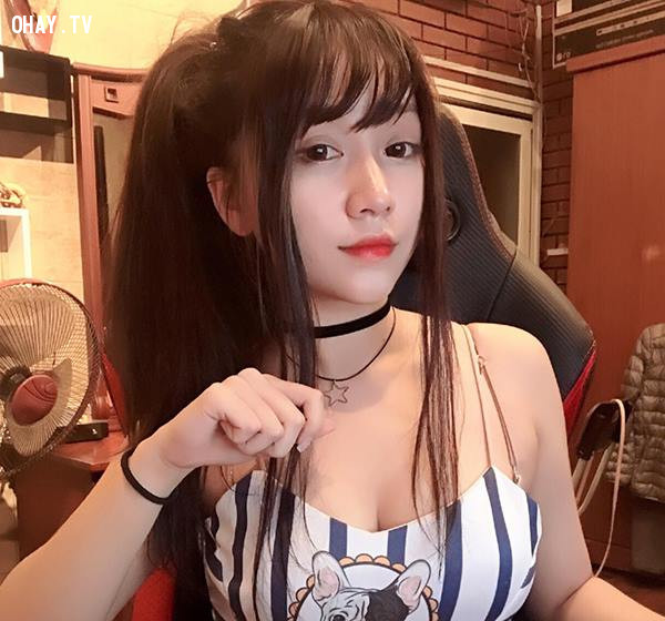 Cuối cùng, có người khẳng định đó là cô gái khác chứ không phải Kiều Anh Hera vì trên lưng nữ chính trong clip không có hình xăm như nữ streamer nổi tiếng. Giữa tâm bão dư luận, nữ streamer chọn cách giữ im lặng.