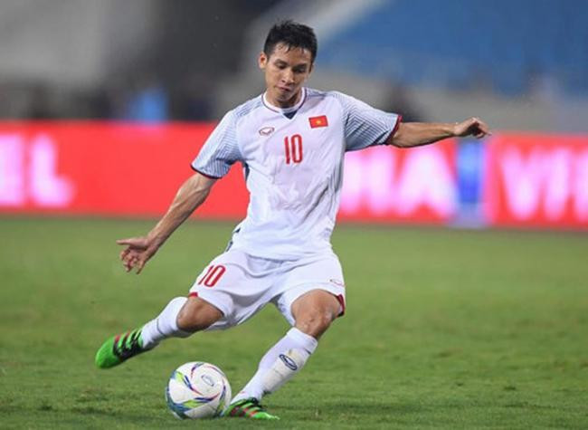 Hùng Dũng có thể sẽ được chọn thay Xuân Trường để tuyến giữa Việt Nam có thêm một cầu thủ cơ bắp đánh chặn và thu hồi bóng tốt.