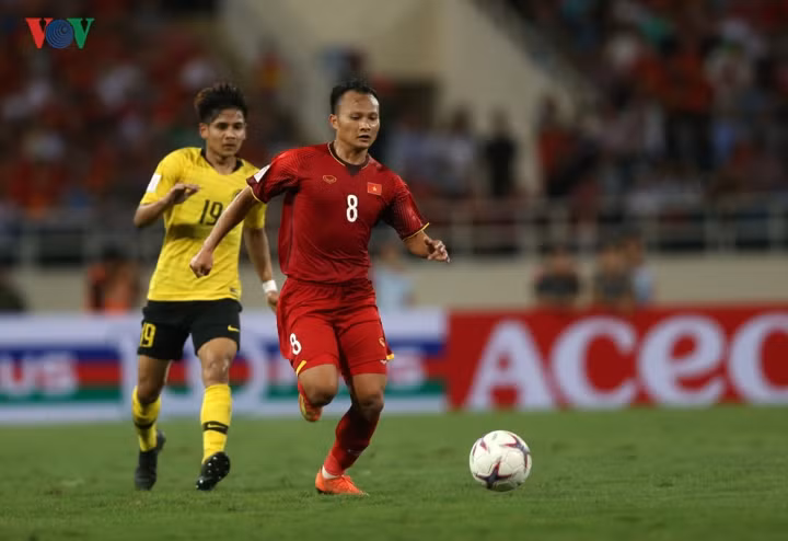 Trọng Hoàng sẽ là đối tác của Văn Hậu ở vị trí tiền vệ cánh. Cầu thủ này sở hữu tốc độ và những pha xuống bóng cực thông minh khiến đối phương phải ngỡ ngàng.