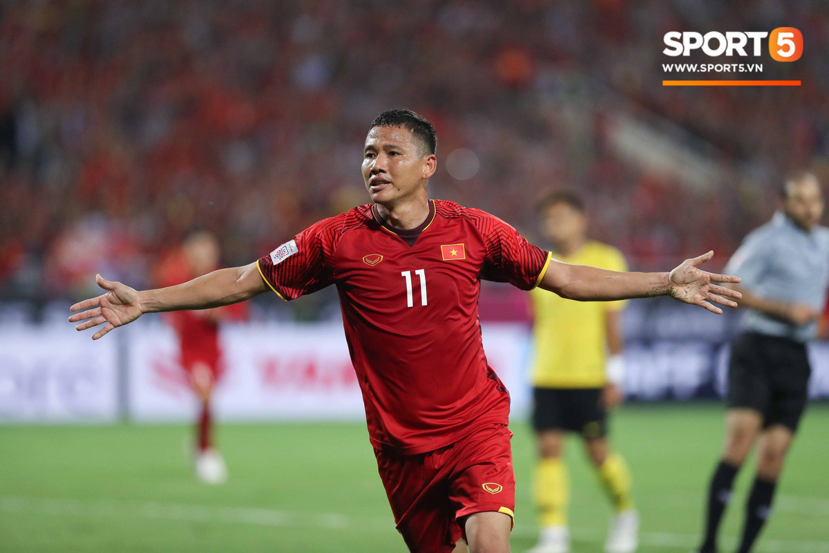 Tiền đạo kì cựu Anh Đức rất có thể sẽ được tin tưởng đưa vào sân bởi màn thể hiện của Tiến Linh trận đấu với Campuchia vừa qua thực sự chưa được thuyết phục.