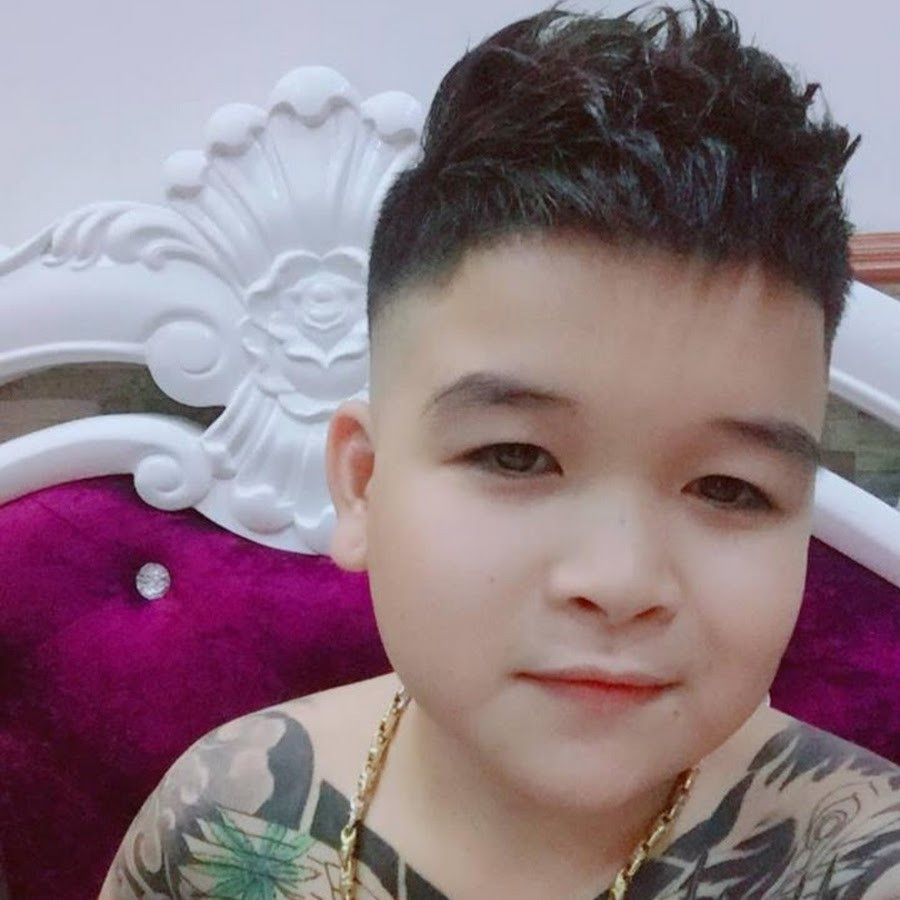 Thế nhưng, bỏ qua ngoại hình của mình, "Cu Thóc" lại có niềm say mê nghệ thuật và điện ảnh ngay từ khi còn là một cậu bé học sinh trung học phổ thông.