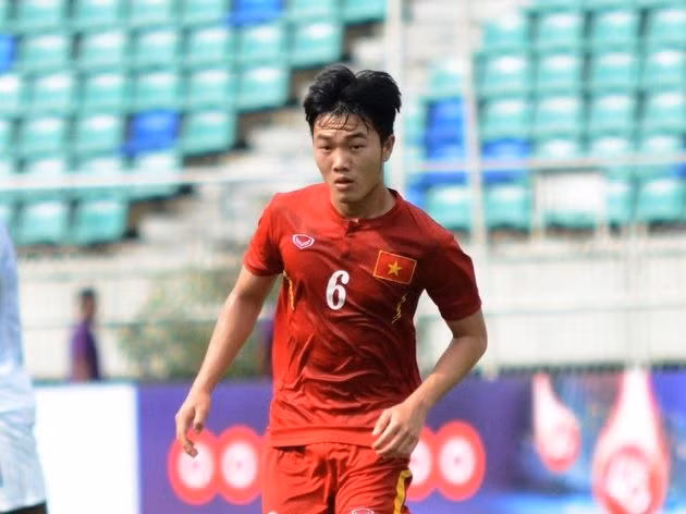 Lương Xuân Trường là cầu thủ thứ hai của ĐT Việt Nam lọt vào đội hình tiêu biểu AFF Cup 2016. Giống như Yooyen của Thái Lan, Xuân Trường khiến đối thủ run sợ với những pha chuyền bóng như đặt bóng vào chân đồng đội.