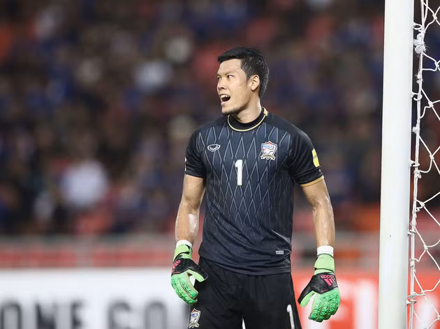 Trong hành trình của ĐT Thái Lan tại AFF Cup 2016, thủ thành Kawin Thamsatchanan là cái tên vô cùng quan trọng. Anh chính là mắt xích khiến HLV Kiatisuk yên tâm. Cả giải đấu, thủ thành Kawin chỉ để lọt lưới 4 bàn và tất cả đều đến từ ĐT Indonesia.