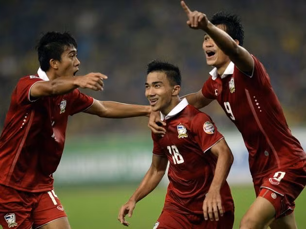 Chanathip tiếp tục thống trị giải thưởng Cầu thủ hay nhất AFF Cup 2016. Ở vị trí số 10, "Messi Jay" vừa là người tổ chức lối chơi, vừa khuấy đảo hàng thủ đối phương vừa tung ra những đường kiến tạo cho đồng đội.