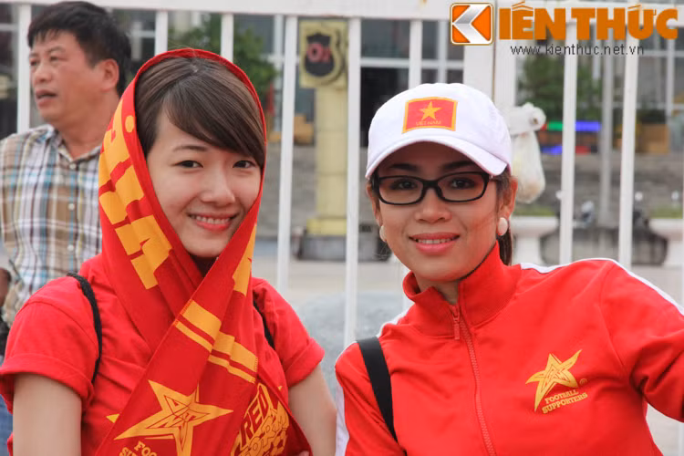 Rất nhiều những bóng hồng đã tham gia cuộc diễu hành của Hội CĐV VFS trước trận đấu giữa ĐT Việt Nam và ĐT Thái Lan tại vòng loại World Cup 2018 khu vực châu Á.