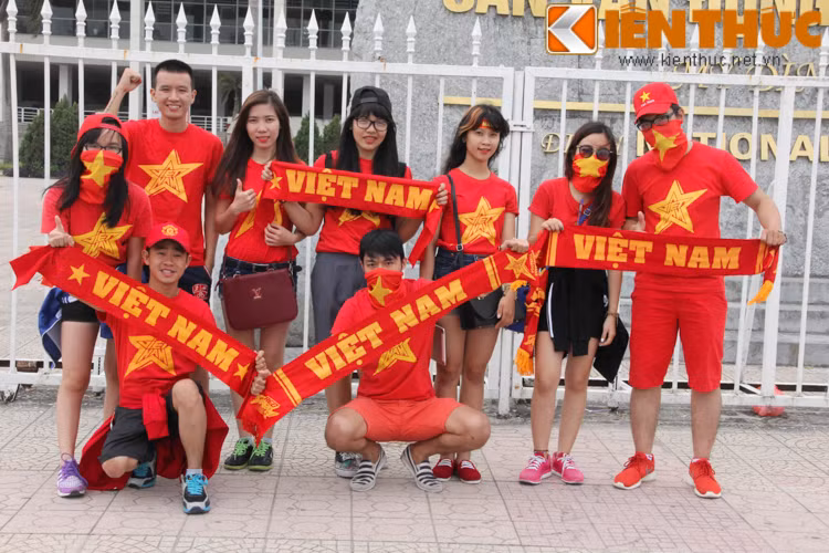 Trận đấu giữa ĐT Việt Nam và ĐT Thái Lan tại vòng loại World Cup 2018 khu vực châu Á sẽ được diễn ra vào lúc 19h tối nay trên SVĐ QG Mỹ Đình và NHM Việt Nam rất hy vọng đoàn quân đỏ của HLV Miura sẽ có một chiến thắng trước đại kình địch trong khu vực ĐNA là Thái Lan.