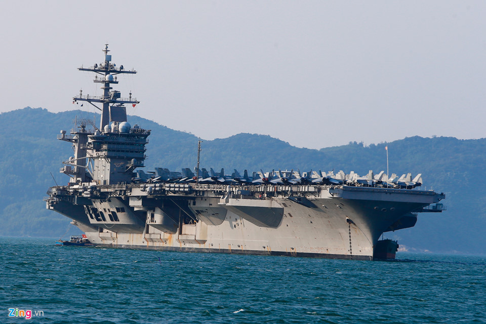 USS Carl Vinson là một trong 10 siêu tàu sân bay hạt nhân lớp Nimitz của Hải quân Mỹ. Tàu có biệt danh "Đại bàng Vàng" (Golden Eagle), với khẩu hiệu là "Sức mạnh từ biển cả" (Vis Per Mare).