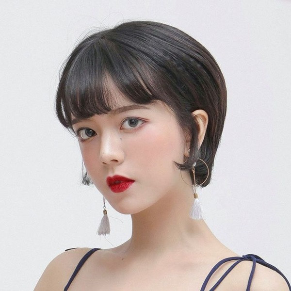 Khuôn mặt của Thư cũng thường xuyên "phủ sóng" trên các diễn đàn người hâm mộ trai xinh, gái đẹp trên MXH.