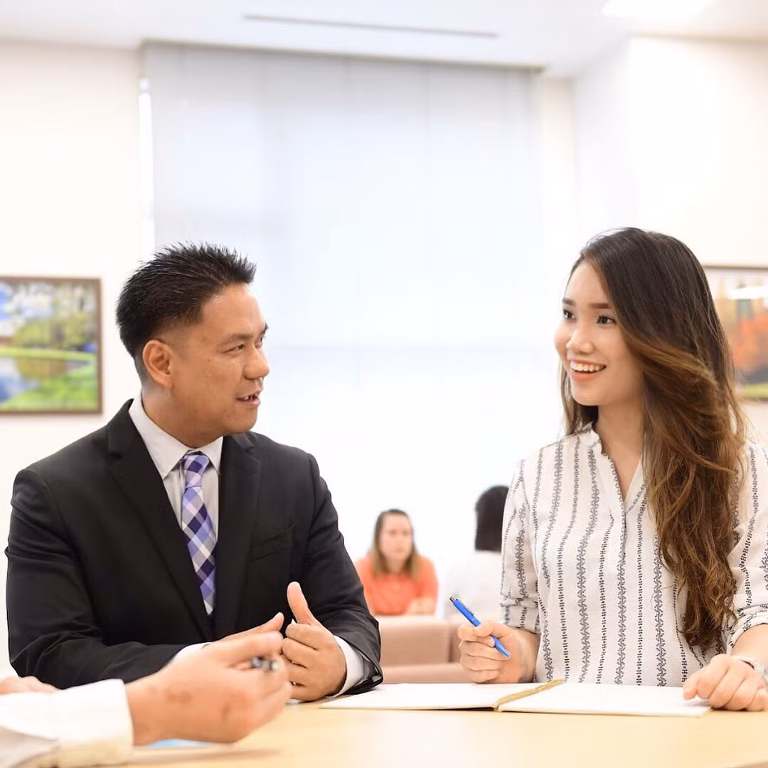 Nữ du học sinh Việt - Quỳnh Anh có tên đầy đủ là Nguyễn Quỳnh Anh (SN 1998) hiện là sinh viên năm thứ hai trường Đại học quốc tế Tokyo, Nhật Bản.