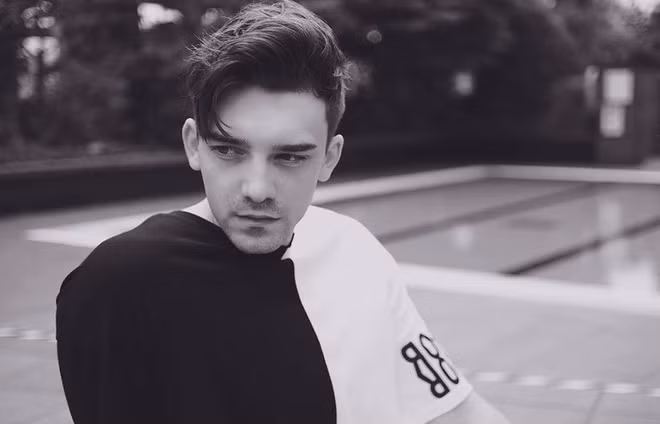 Dù không phải là cảnh sát thực thụ nhưng những hình ảnh của Niklas Klabunde cũng đủ khiến chị em lịm đi vì si mê.