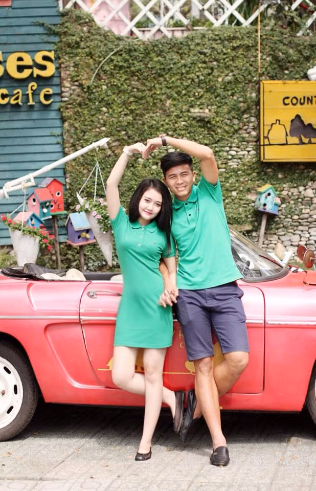 Trước khi SEA Games 28 diễn ra, Mạnh Hùng và Thanh Trang đã công khai mối quan hệ của mình. Điều này chắc chắn sẽ là "liều thuốc" giúp cầu thủ xứ Nghệ tăng phần hưng phấn để chinh phục tấm huy chương vàng.