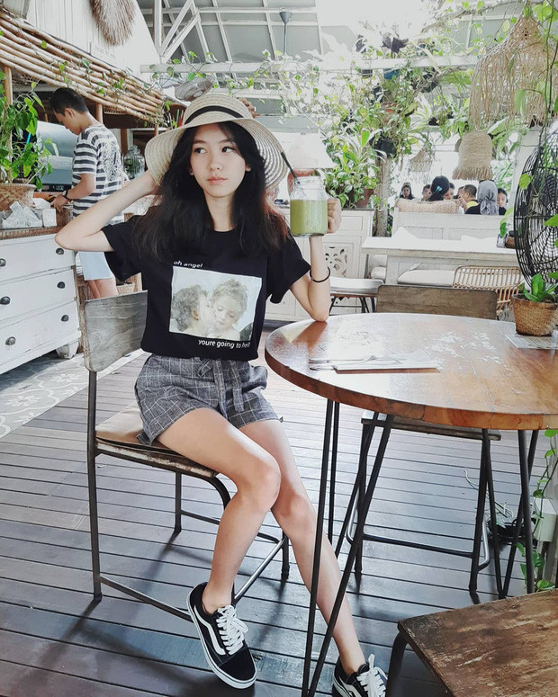 Sau khi những hình ảnh của Ann bất ngờ trở nên viral trên MXH, cô bạn đã nhận về một lượng lớn follow. Số người theo dõi trang Instagram của "nữ thẩm phán" trẻ tuổi nàyđã lên tới hơn 203.000 lượt.