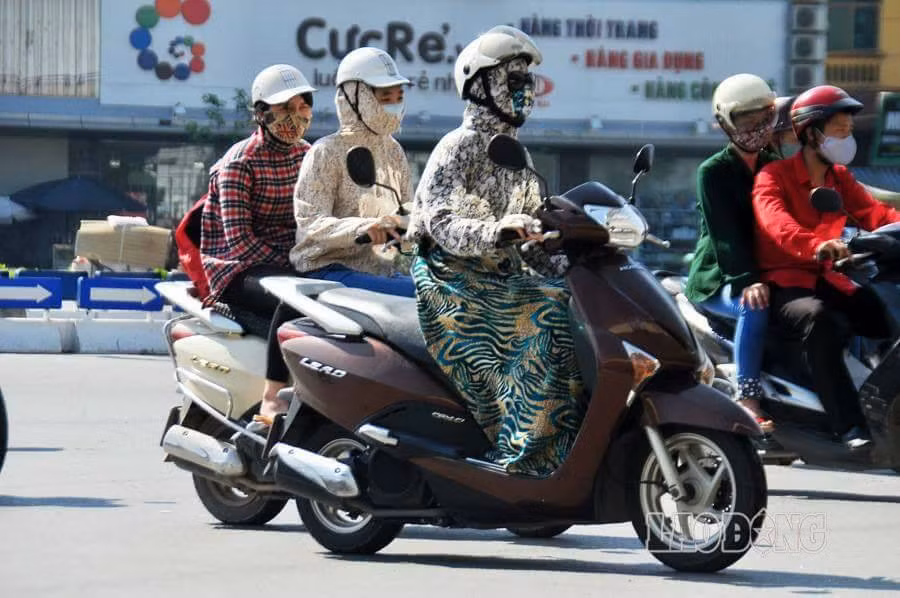 Những người điều khiển xe máy bịt kín mít hay còn biết tới tên Ninja Lead cũng được xếp vào hàng "tử thần trên đường phố".