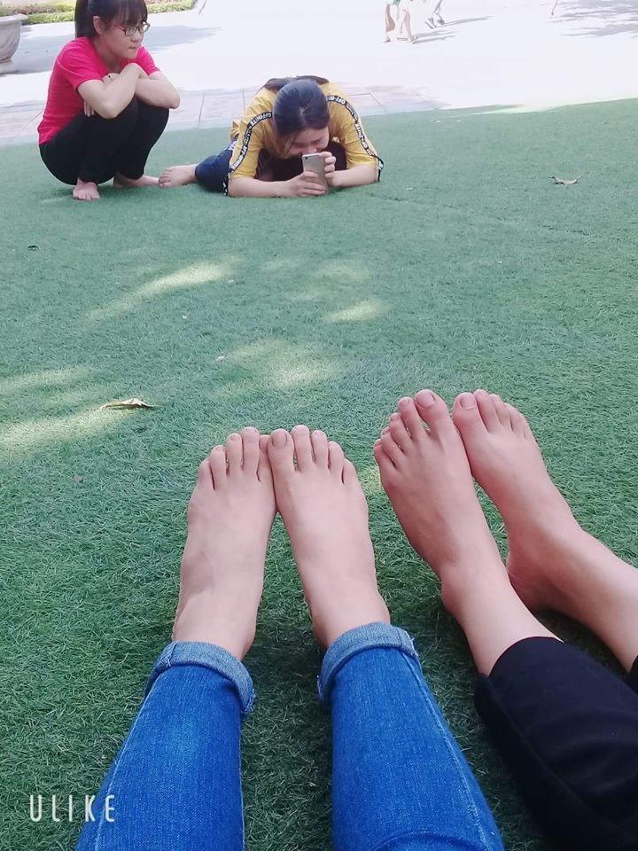 Nằm bò bất cứ tư thế nào, bất cứ địa hình nào miễn sao cho ra bức ảnh đẹp.