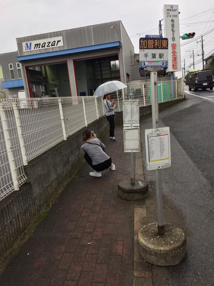 Người chụp ảnh sống ảo phải đáp ứng yếu tố đầu tiên đó là phải sẵn sàng lăn lê bò toài đủ kiểu, miễn là giúp bạn có được những bức ảnh đẹp lung linh.