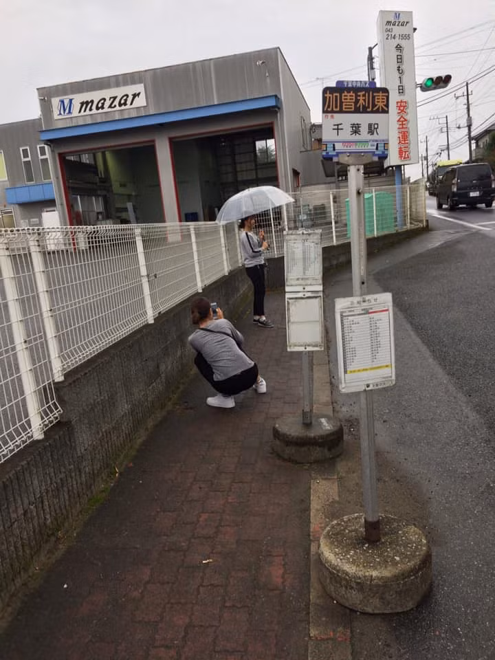 Người chụp ảnh sống ảo phải đáp ứng yếu tố đầu tiên đó là phải sẵn sàng lăn lê bò toài đủ kiểu, miễn là giúp bạn có được những bức ảnh đẹp lung linh.