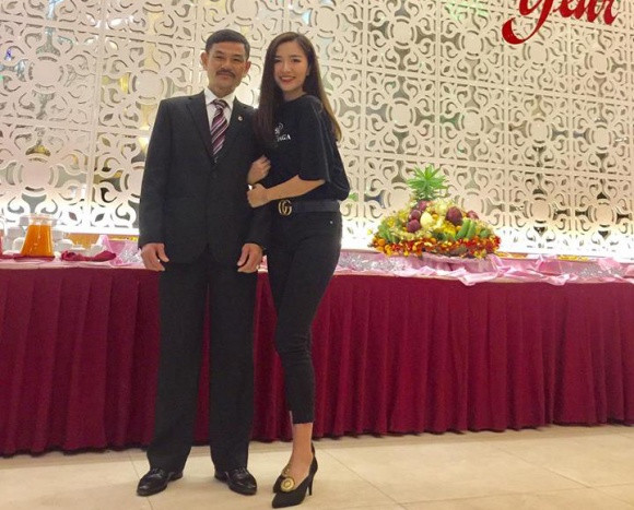 Bích Phương và bố.