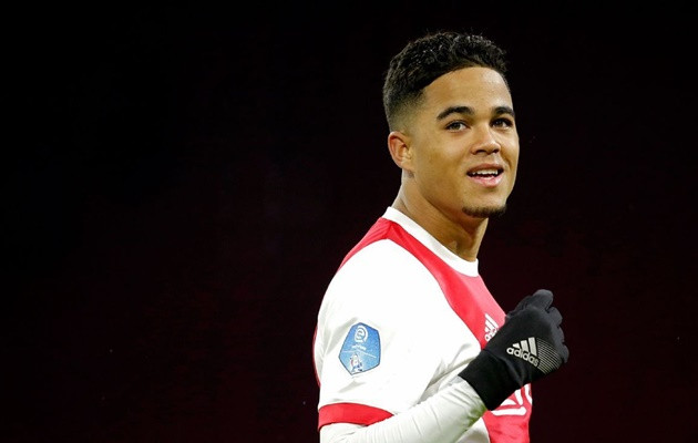 Man City bất ngờ gia nhập cuộc đua giành chữ ký của Justin Kluivert, tiền đạo đang tỏa sáng trong màu áo Ajax cùng với M.U.