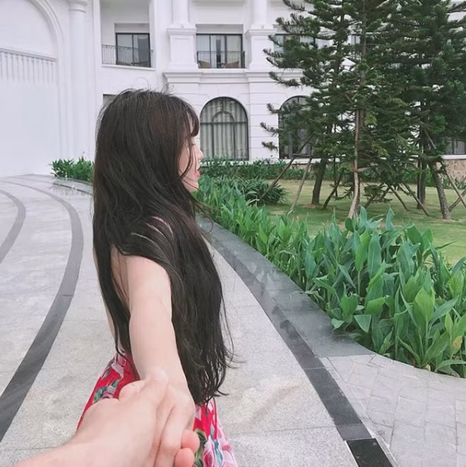 Thông qua sự trùng hợp trên 2 trang cá nhân của Lâm Tây và Yến Xuân, dân mạng đã khẳng định, 2 nhân vật này chính xác là một cặp.