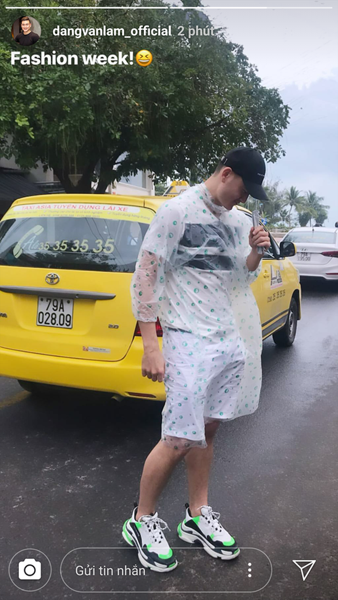 Trong khi cả đội đã về quê đón Tết gần hết thì thủ môn đội tuyển Việt Nam - Đặng Văn Lâm lại tranh thủ nốt những ngày giáp Tết để du lịch nghỉ xả hơi.