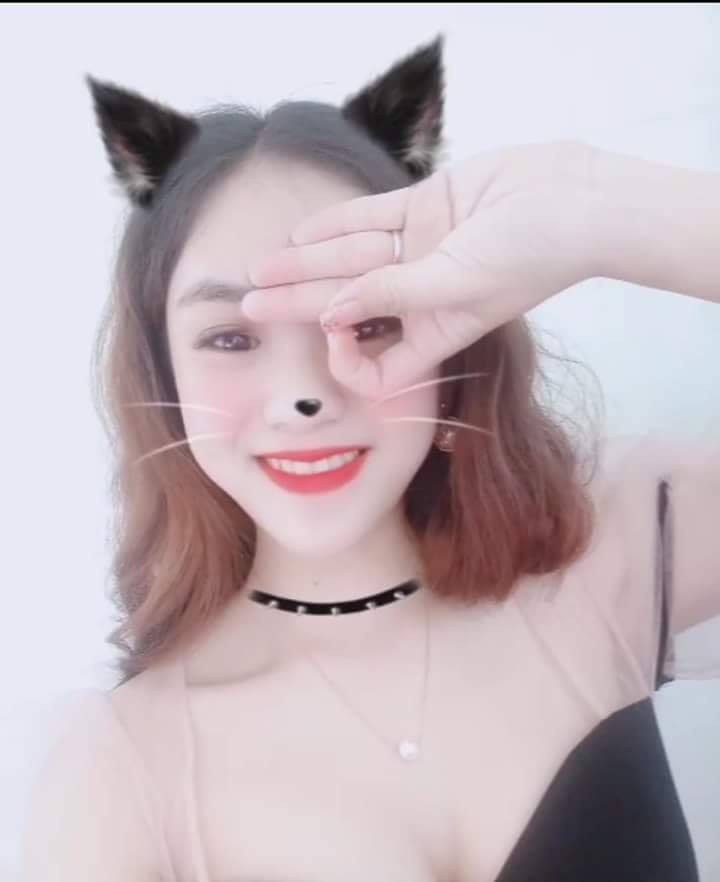 Người bắt nguồn cho trò chơi này là chàng cầu thủ người Anh tên Dele Ali. Anh chàng này đã đăng lên Instagram một tấm ảnh tạo dáng với hình bàn tay làm dấu OK úp ngược.