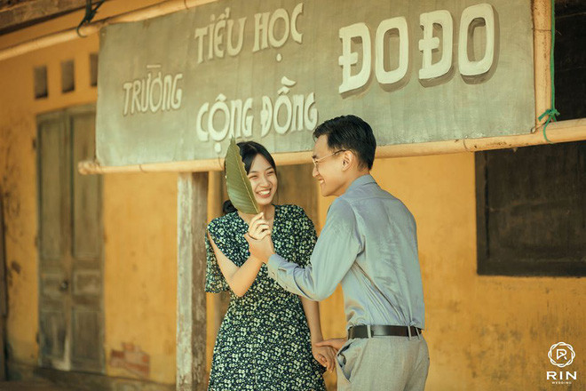 Chia sẻ về bộ ảnh cưới của mình, cô dâu Như Ý chia sẻ: "Bọn mình viết cho tình yêu của Ngạn và Hà Lan một cái kết có hậu hơn với thông điệp tình yêu chân thành chung thủy và lòng vị tha thì sẽ vượt qua được mọi thử thách để có lấy hạnh phúc. Bộ hình được chúng mình thực hiện trong thời gian 1 ngày, di chuyển từ Đà Nẵng ra Huế từ 2 đêm để có mặt tại đây lúc 5h sáng và thực hiện những bức ảnh đầu tiên