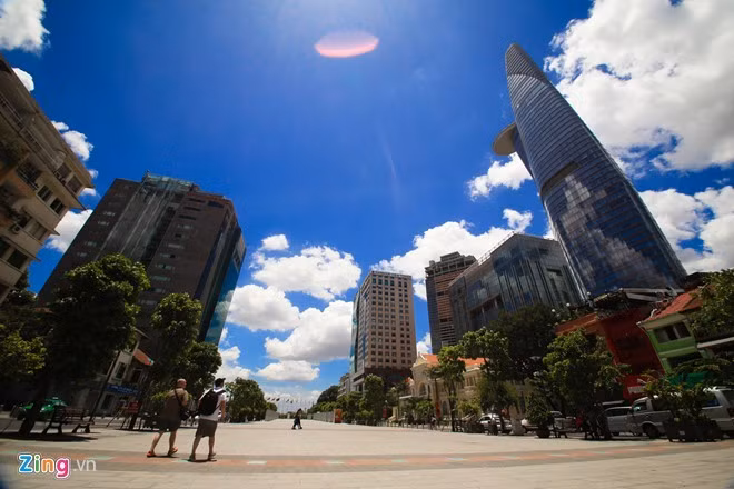 5. Tòa nhà Bitexco là tòa nhà cao nhất TP HCM hiện nay. Điểm tham quan hút du khách nhất của tòa nhà là Sky Decks tại tầng 49, đài quan sát cao nhất thành phố. Ảnh: Lê Quân.