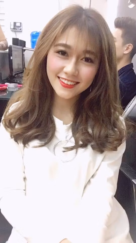 Vì sở hữu nhan sắc và sự duyên dáng đến từ nụ cười, mỗi hình ảnh mà Bảo Thoa khi đăng tải đều thu hút hàng ngàn lượt yêu thích. Nhiều người còn khuyên rằng hot girl trường Xây dựng này nên thử sức trong lĩnh vực nghệ thuật thì có lẽ cô nàng sẽ là gương mặt sáng giá với không ít người hâm mộ.