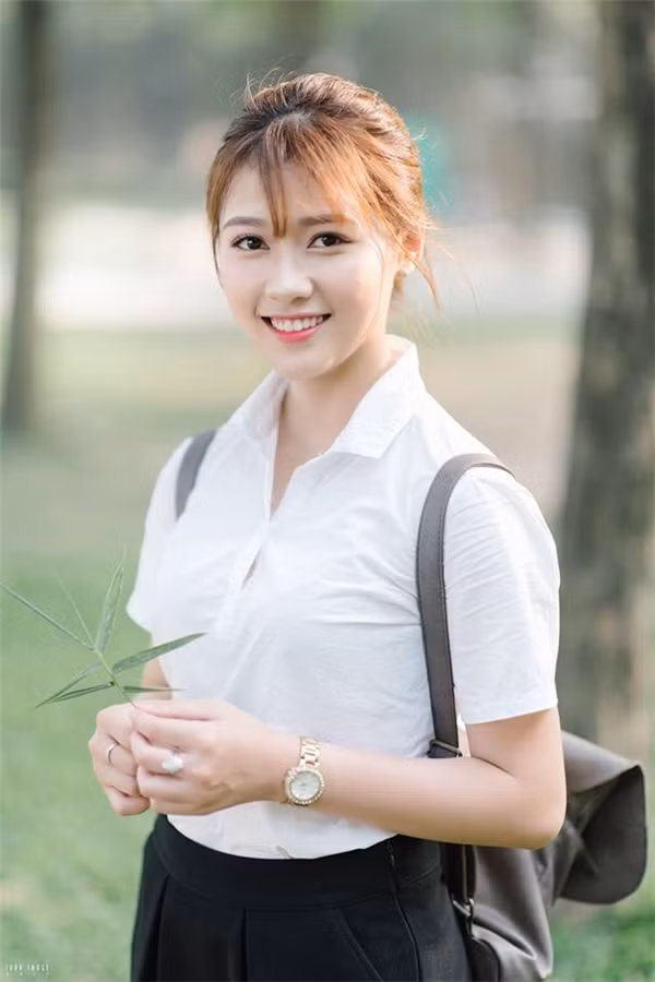 Hiện tại, trang cá nhân của cô gái xinh đẹp này đã có hơn 35.000 người theo dõi và khá thu hút những dân mạng đặc biệt là những anh chàng sở hữu trái tim si mê cái đẹp.