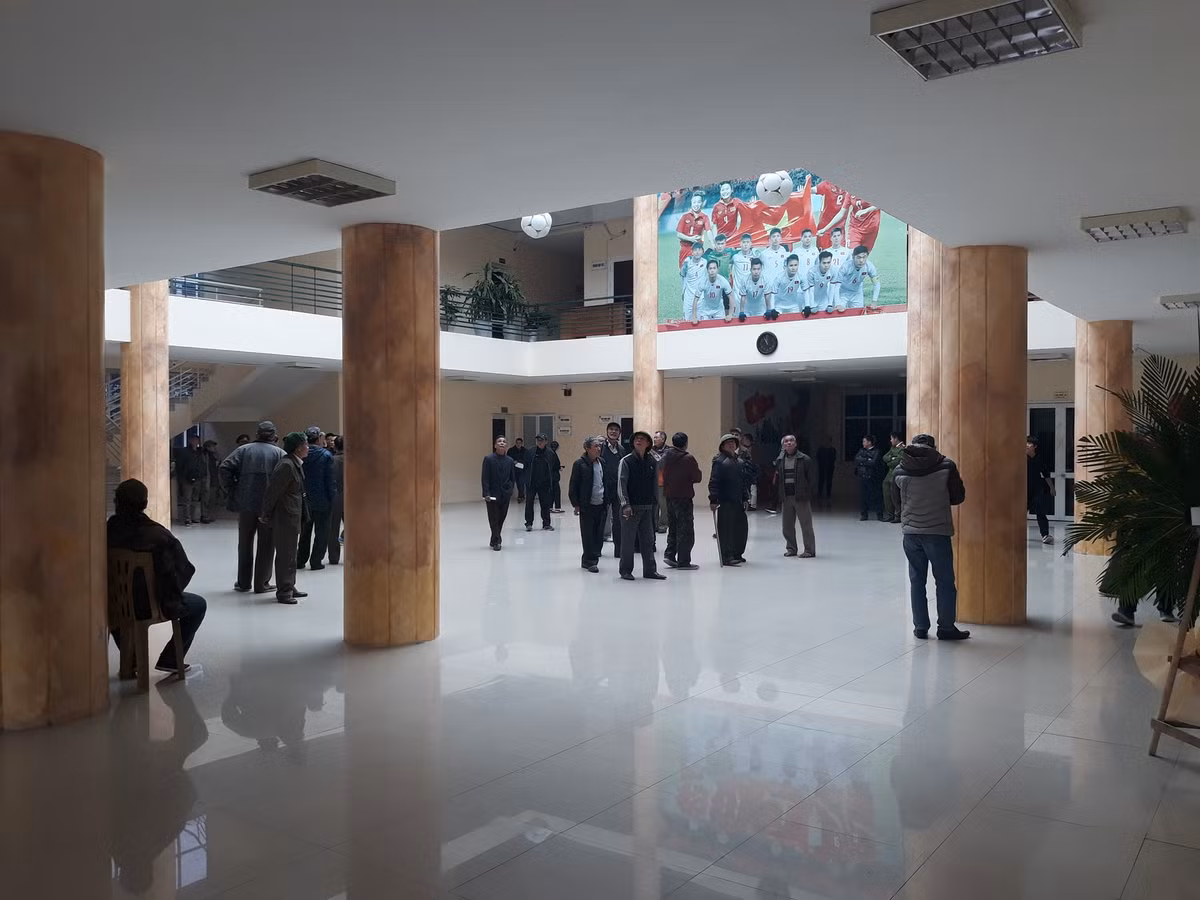 Việc các thương binh dồn dập tới LĐBĐ Việt Nam đòi mua vé khiến các nhân viên phòng ban tại đây bị ảnh hưởng, họ không thể tập trung vào công việc khi liên tục bị làm phiền bởi những câu nói, lời chửi bới thiếu văn minh.