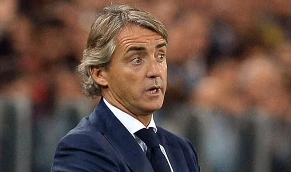 Roberto Mancini là một sự lựa chọn mạo hiểm của Azzurri. Hiện tại Mancini đã giúp Inter có mặt tại Top 4 Serie A sau nửa mùa giải đầu gây thất vọng. Thế nhưng khả năng cầm quân trên cấp ĐTQG của chiến lược gia này vẫn là một dấu hỏi khá lớn.