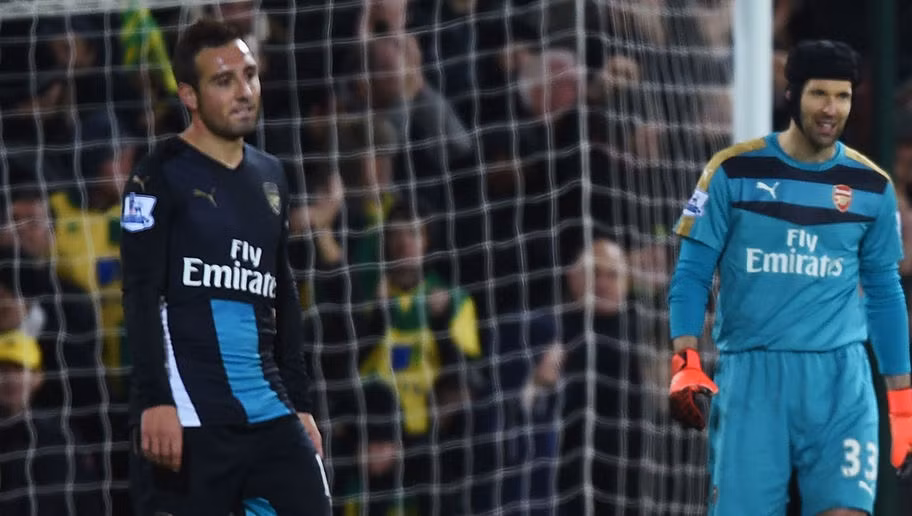 Santi Cazorla gặp vấn đề với dây chằng đầu gối trong trận hòa Norwich cuối năm ngoái, anh buộc phải phẫu thuật gấp để rút ngắn khoảng thời gian ngồi ngoài. Tuy vậy vào đầu tháng qua, huấn luyện viên Arsene Wenger đã thông báo Cazorla dính thêm chấn thương gót Achilles trong quá trình hồi phục, ngày trở lại chưa được xác định.